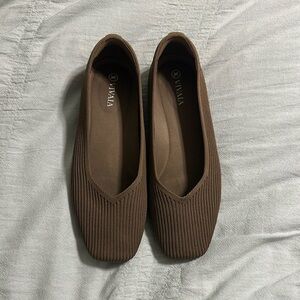 VIVAIA Women's Tan Flats